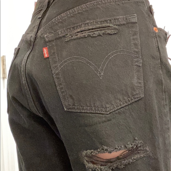 Levi’s black distressed jeans! - Picture 1 of 4